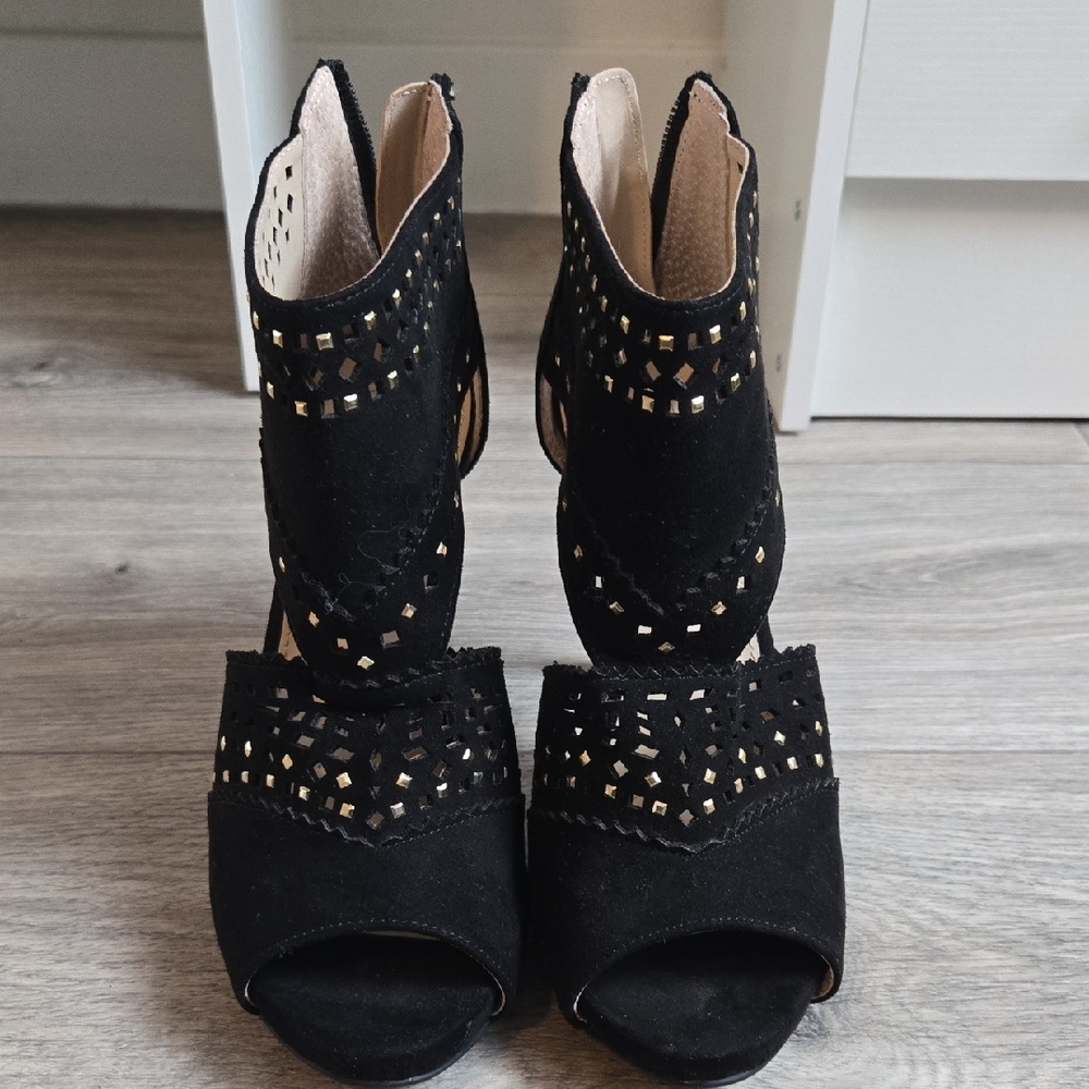 Jennifer Lopez Black Stiletto Heels with Studded Design